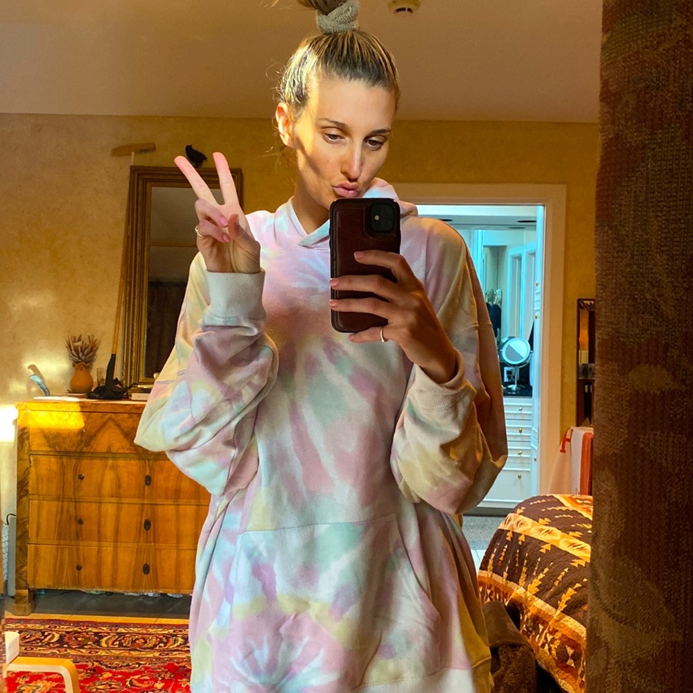 Oversized tie-dyed hoodie, super comfy! No boundaries size XL. Fits 46-48.